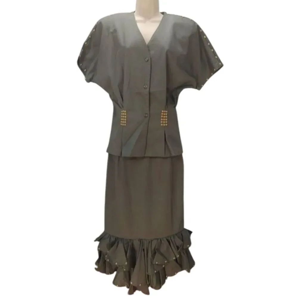 Le Monde VINTAGE Women's Size Large Petite 2 Pc Olive Skirt Set.